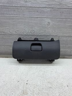 2019-2023 Chevy Silverado passenger side upper dashboard glove box assembly OEM