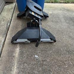 Curt 16K Fifth Wheel Hitch 
