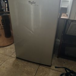 Mini Fridge 