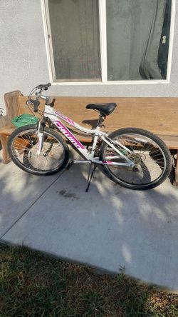 Ladies Ranger Schwinn mountain bike.