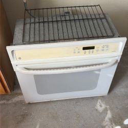 GE wall Oven (White)
