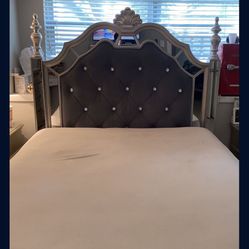 Full Set Queen Bedroom Set