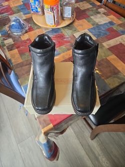 Mens boots size 11