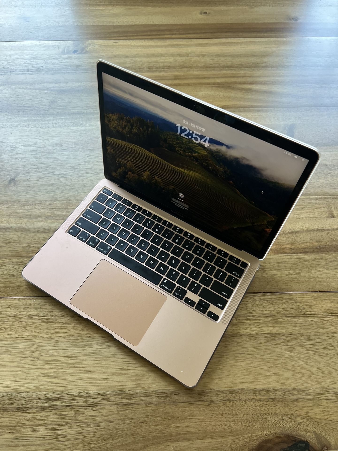 Macbook Air (2020) 13.3” M1 Chip Gold