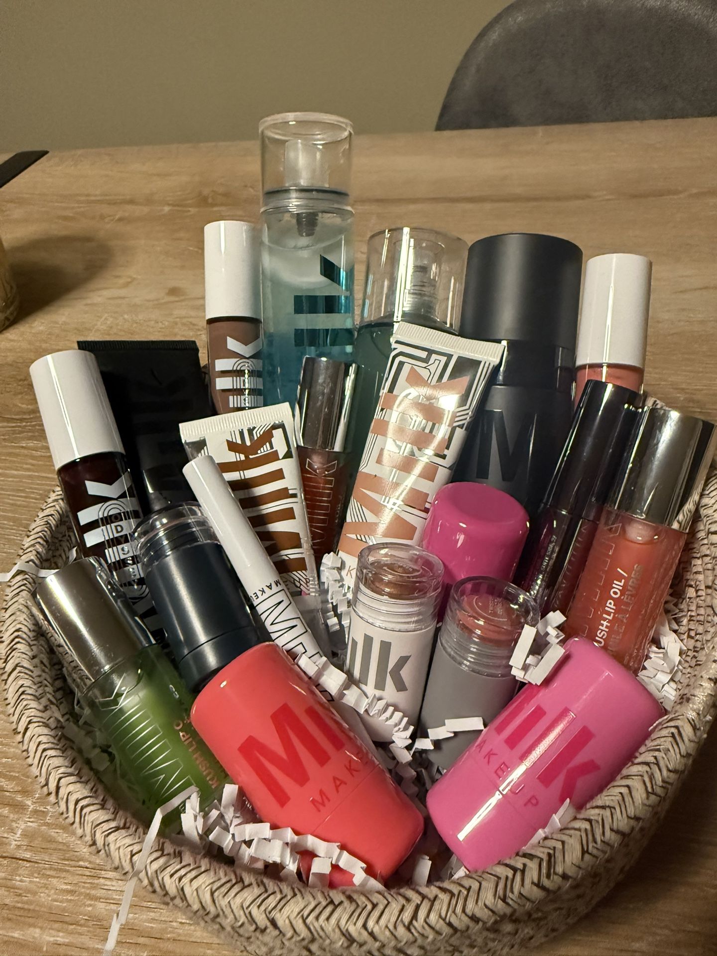 Milk Make Up 20 Pieces Basket