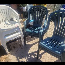 11 Plastic Outdoor Chairs Lot