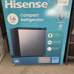 Hisense 1.6 Cu Ft Single Door Mini Fridge (BRAND NEW)