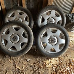 Volkswagen Beetle 16’ Alloy Wheels W/ Tires