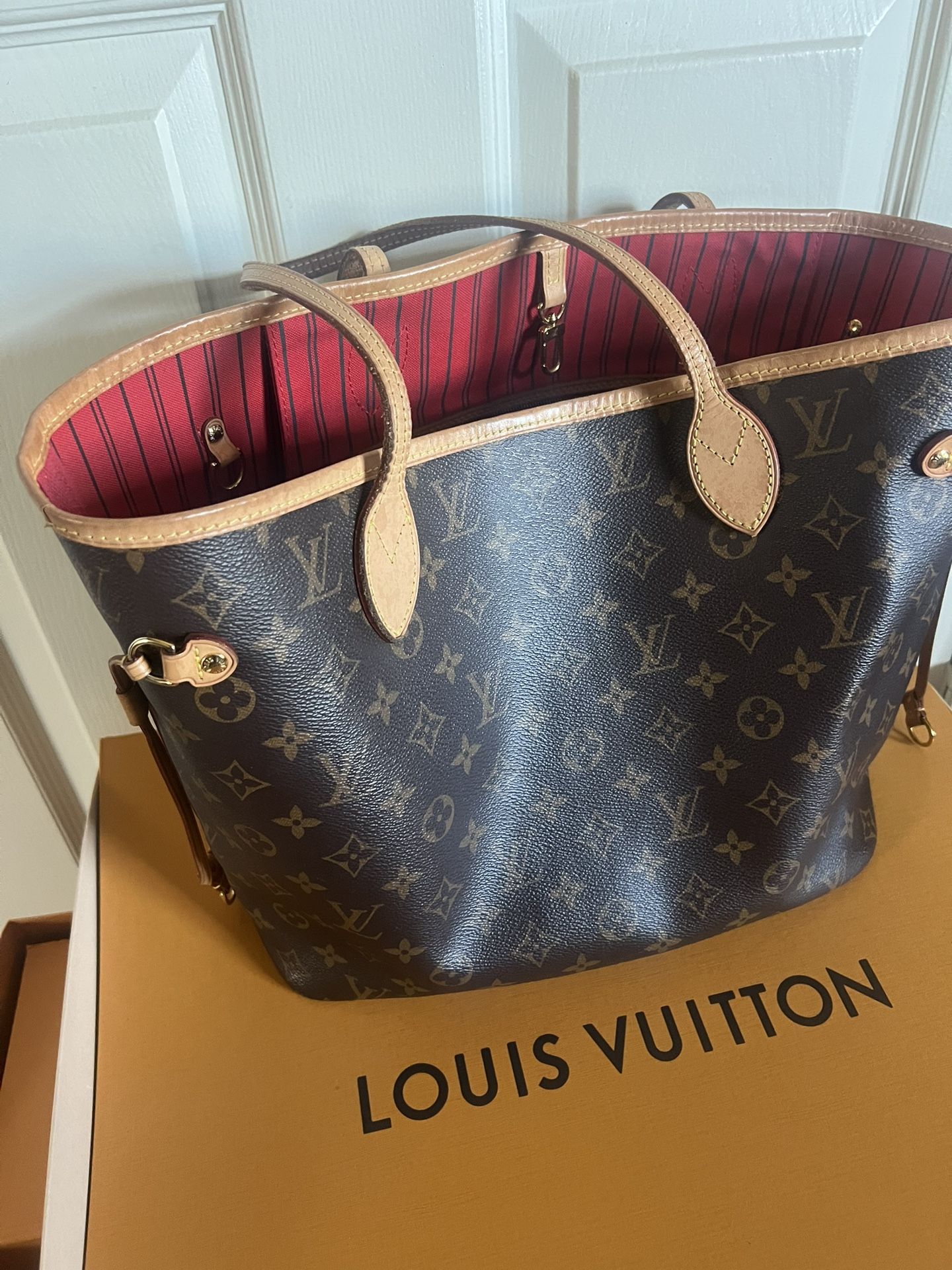 The Louis Vuitton Neverfull With Pouch!