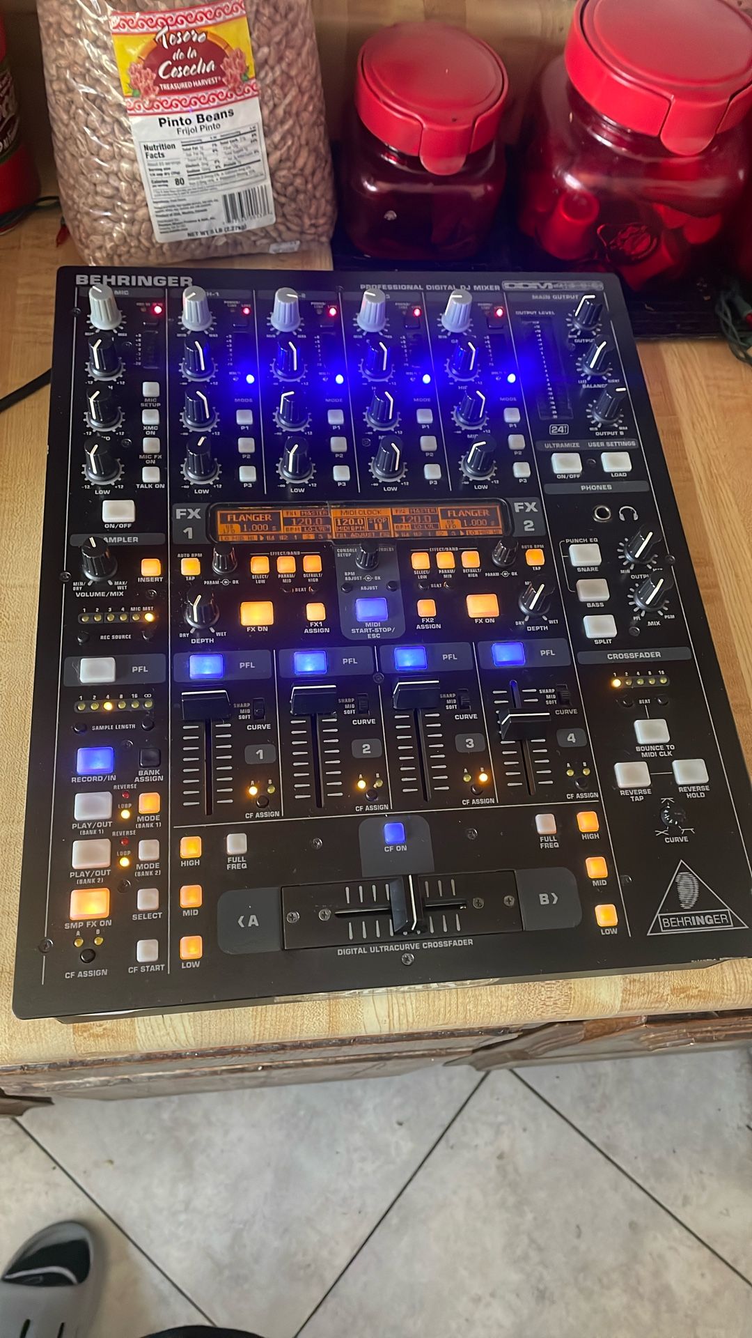 Behringer DDM 4000 DJ Mixer 