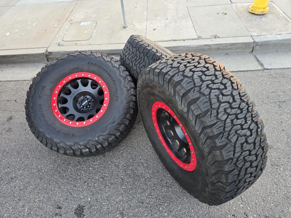 JEEP WHEELS BEADLOCK METHOD AND TIRES 37X12.50R17 BFG ALL TERRAIN PRICE 1200