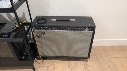 Fender Ultimate Chorus Guitar Amplifier