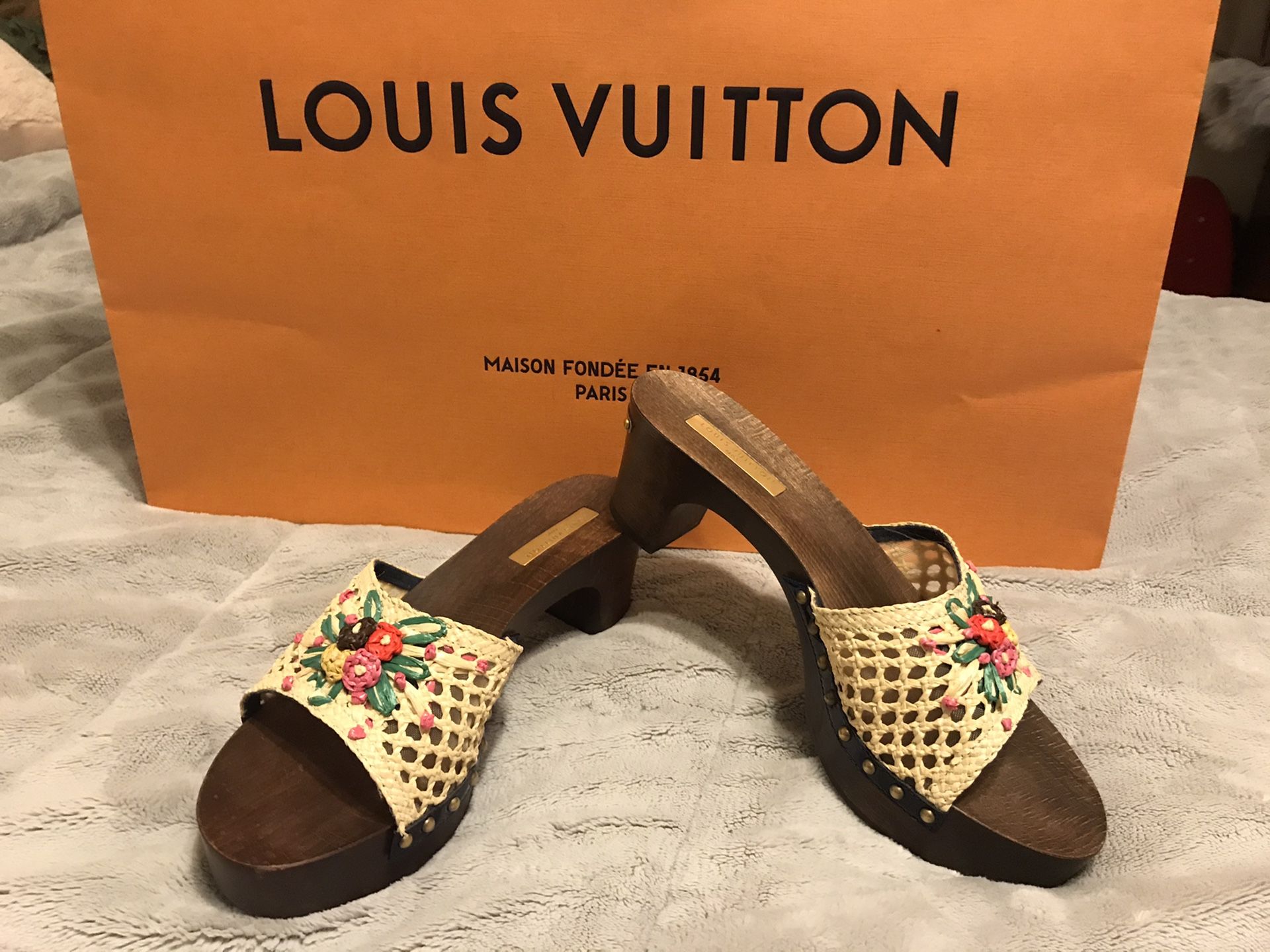 Authentic Louis Vuitton sandals size 8.5