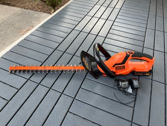 Black+Decker Cordless Hedge Trimmer