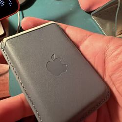 Apple Magnetic Wallet
