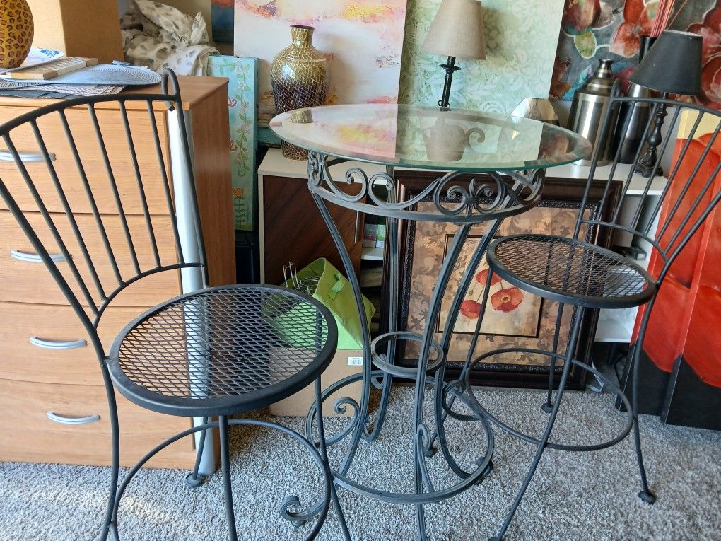 Back Iron Pub Table And Chairs With Glass Top