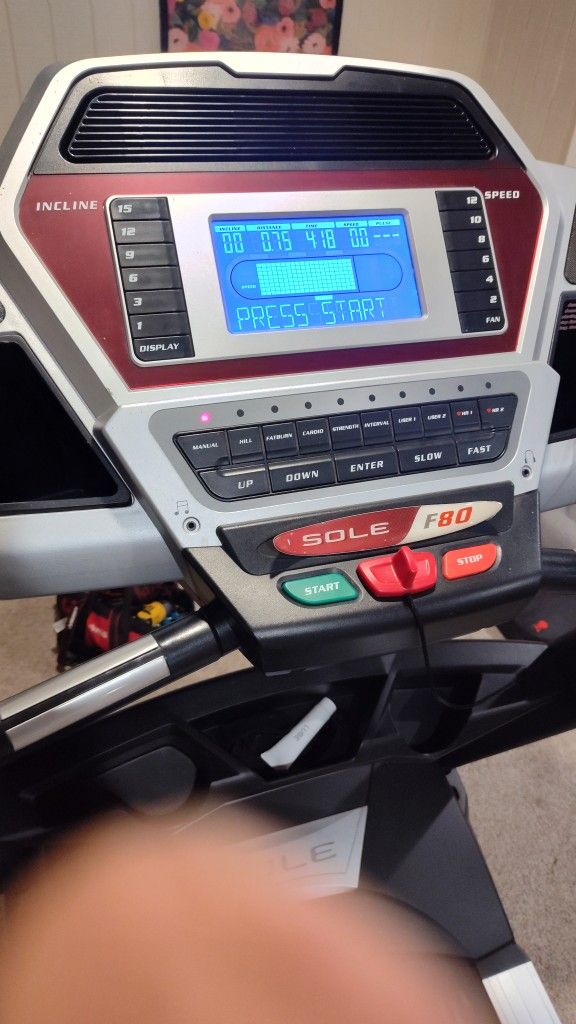 SOLE F80 AND ( LIKE NEW & DELIVERY AVAILABLE TODAY)