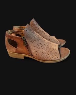 Bare Trap Ankle Boots Size 6.5