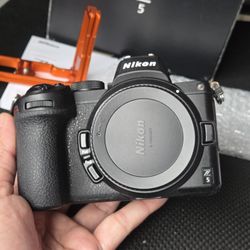 Nikon Z5 Body With Accessories Box L Bracket Extra Battery