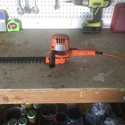 Black & Decker 13” Electric Hedge Trimmer 