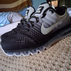 NIKE AIR MAX 2017 WHITE FADED TO BLACK SIZE 11.5