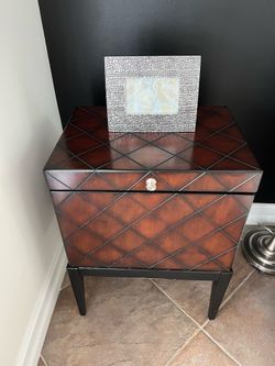 Set of 2 Diamond Pattern Wood Storage Side Tables
