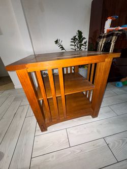 Coffee table w/ shelf