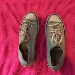 Light green lowtop converse size 9