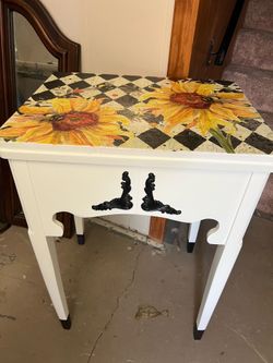 Cute vintage side table
