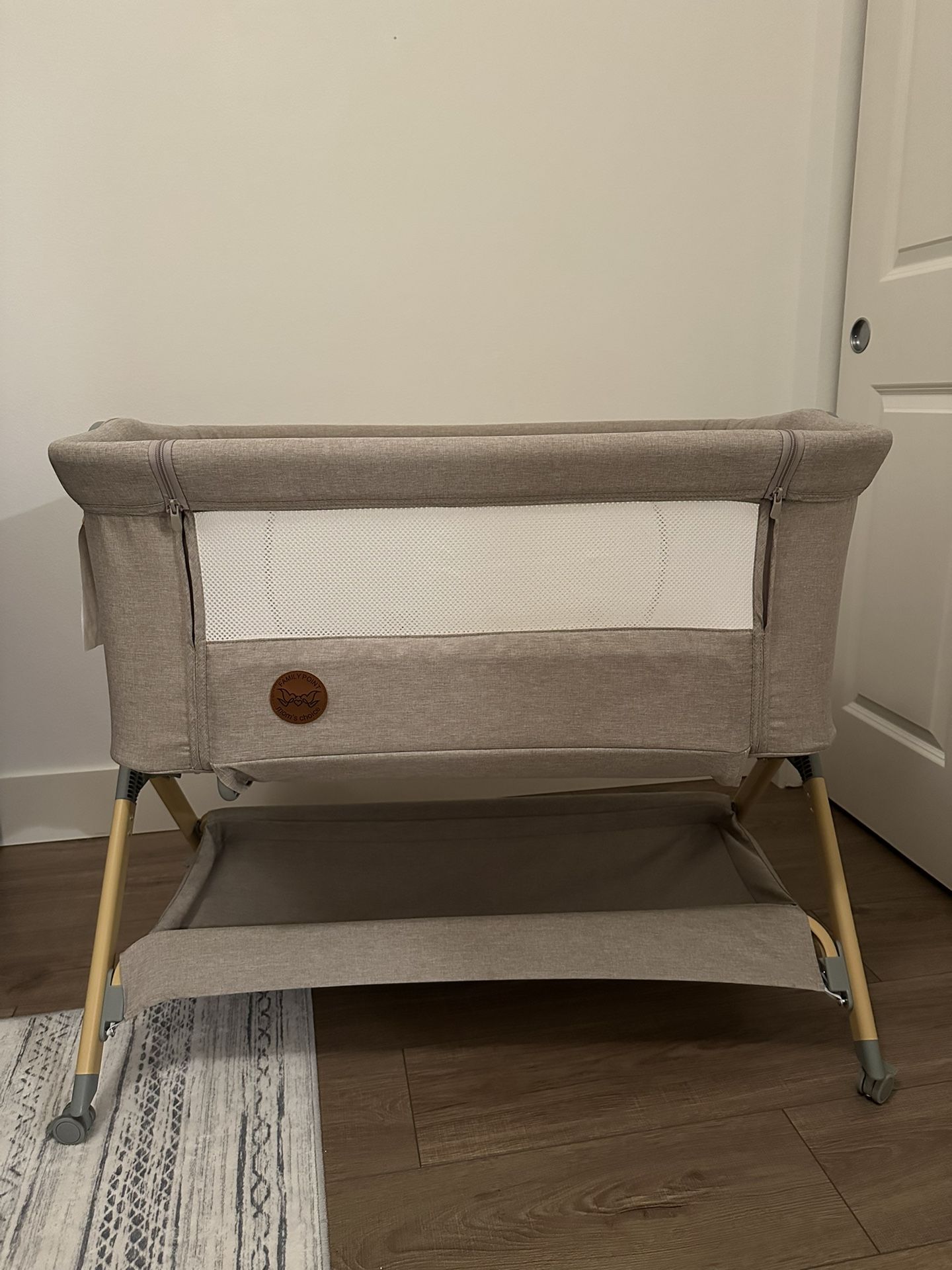 Baby Bassinet Bedside Sleeper, Adjustable Height, Wheels
