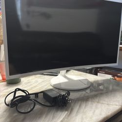 32" Essential Curved Monitor Samsung