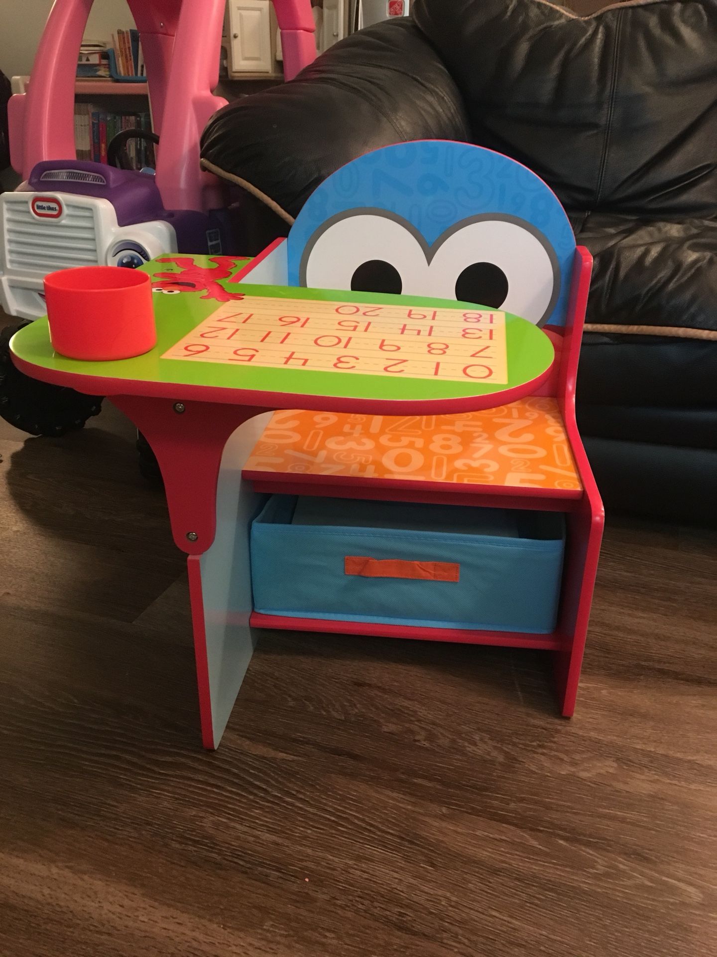 Sesame toddler baby chair desk table like new