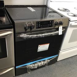 New Scratch And Dent Frigidaire Gallery 5 Burner Glass Top Black Stainless Steel Slide In Range. 1 year Warranty 