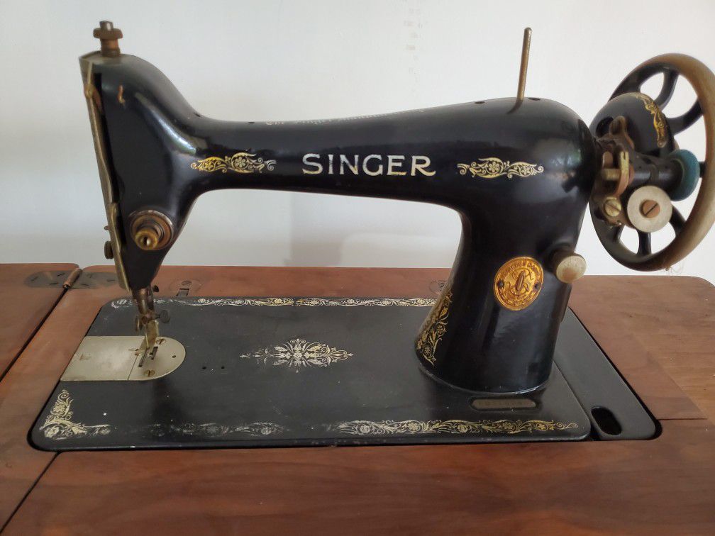 Antique singer sewing machine hand foot crank