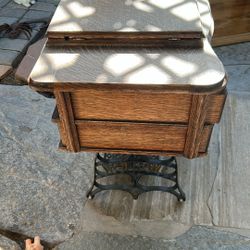 Vintage New Home Sawing Machine 