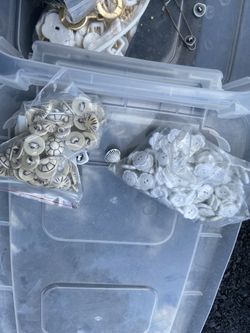 40-50 lbs pounds Of Hundreds of Buttons for clothing, bags or craftwork
