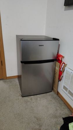 Mini-fridge with freezer