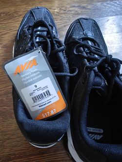 NWT Aviva Women's Memory Foam Sneakers Size 9