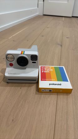 Polaroid Now Instant Camera with i-Type Film