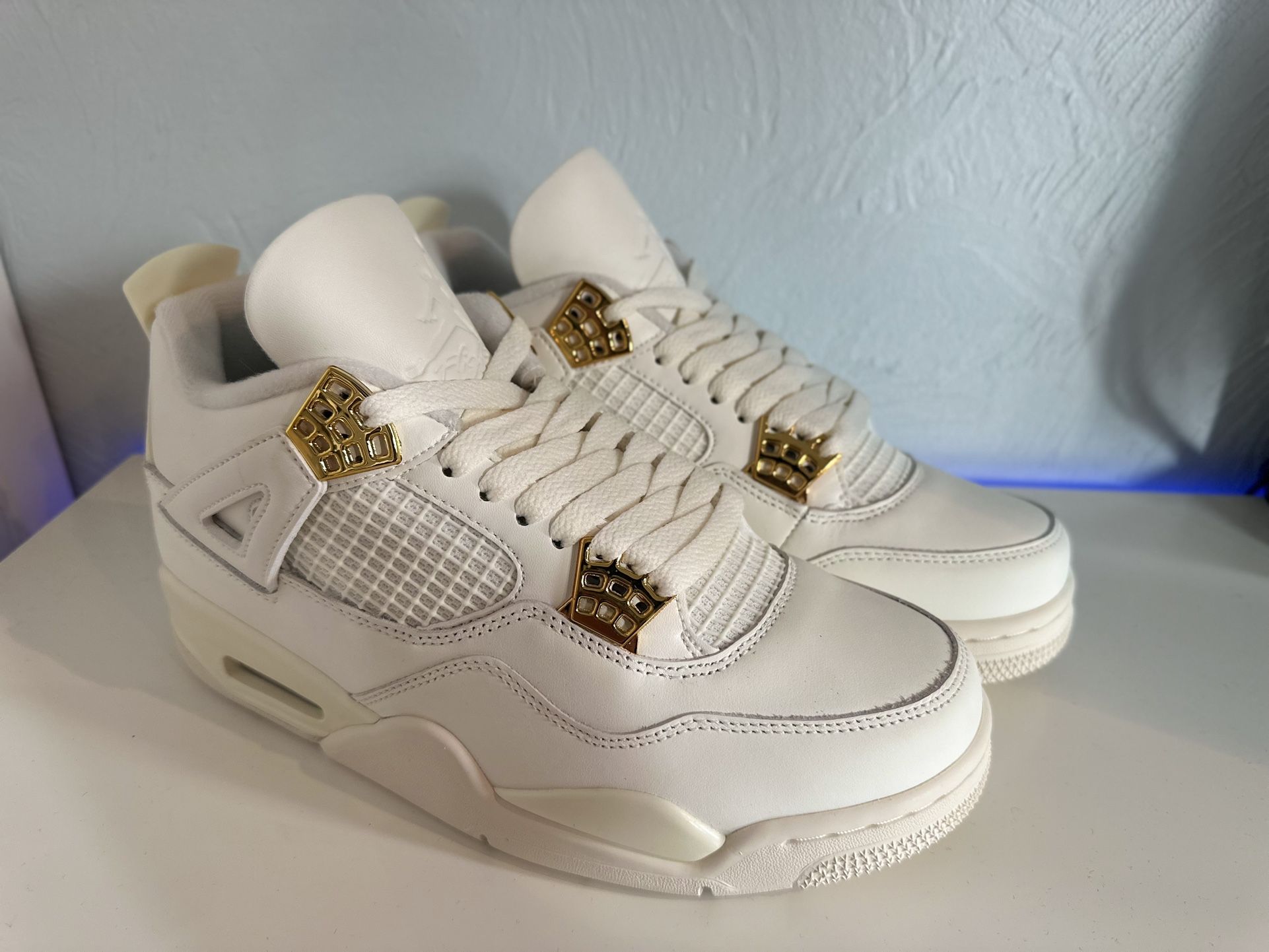 Jordan 4 Retro Metallic Gold Women’s Size 9