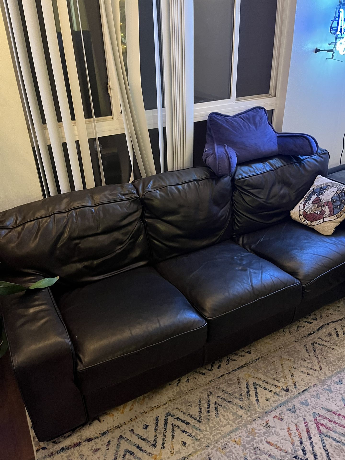 2 Black Leather Couches for Sale in Los Angeles, CA OfferUp