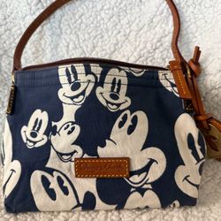 Dooney And Bourke Wristlet 