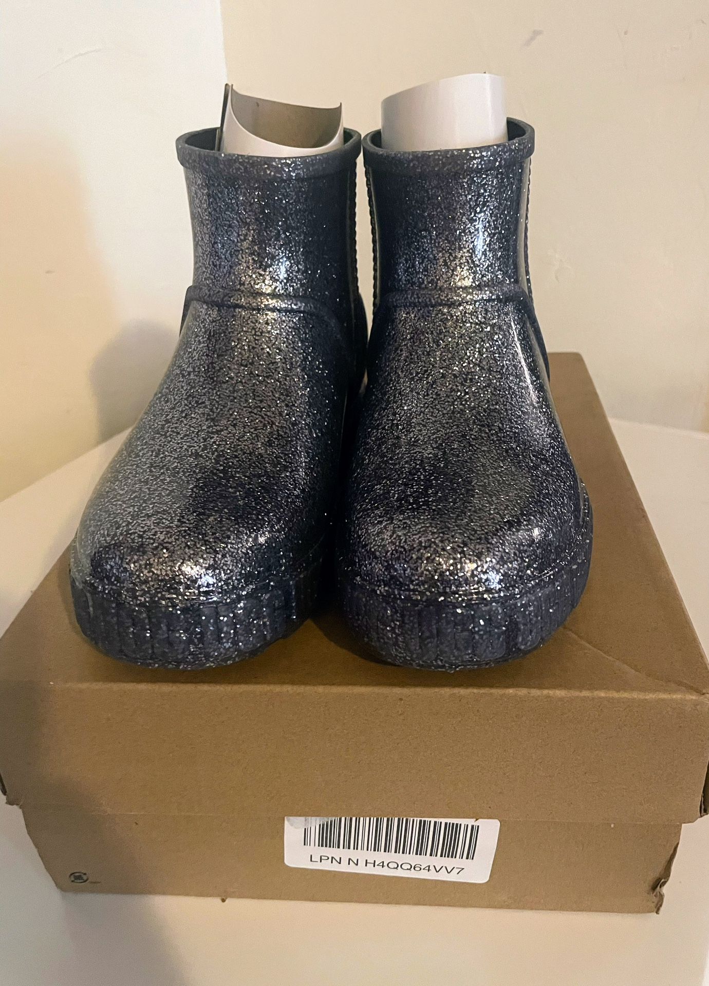 UGG Big Kids Rain Boots Size 4