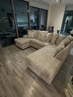 New Oversized Sectional
$1099