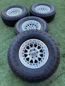 KMC 556 rims new and used tires 315/70/17