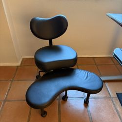 Cross-legged Desk Chair