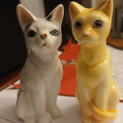 Antique Porcelain Cats 2 1/2;in Tall