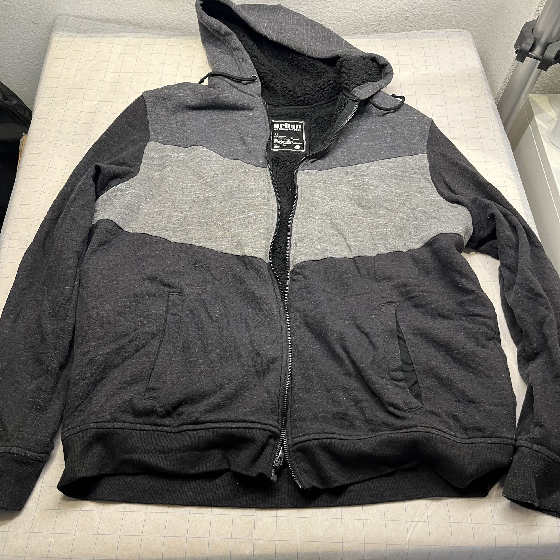 Vintage Urban Pipeline Extra Large XL Xtra Black Gray Feux Fur