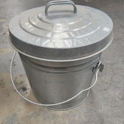 Galvanized Steel Locking Lid Trash Can, 6-Gallon , "Behrens"