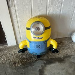 Minion That Walks ! 